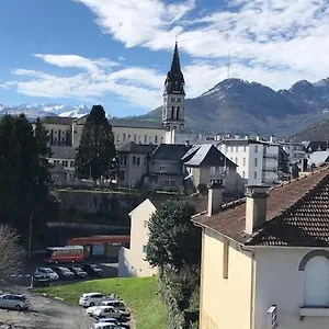 Apartment Loft Reve Du Soir 125 M2 Climatise 350 M De La Gare, Lourdes